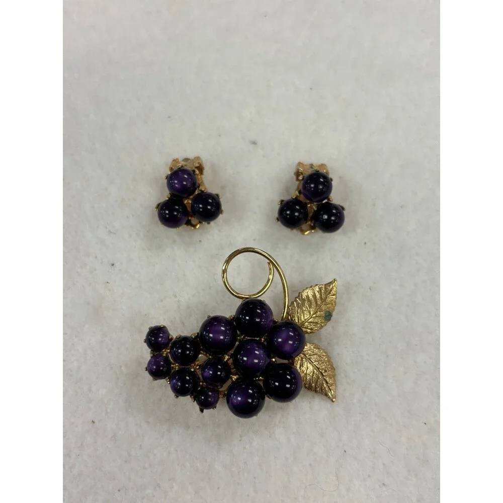 Vintage Purple Grape Cluster Brooch Pin & Clip Earrings Demi Parure Set